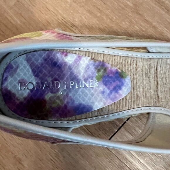 Donald J Pliner Coraa Floral Sandals Size - 11 M - Picture 6 of 9